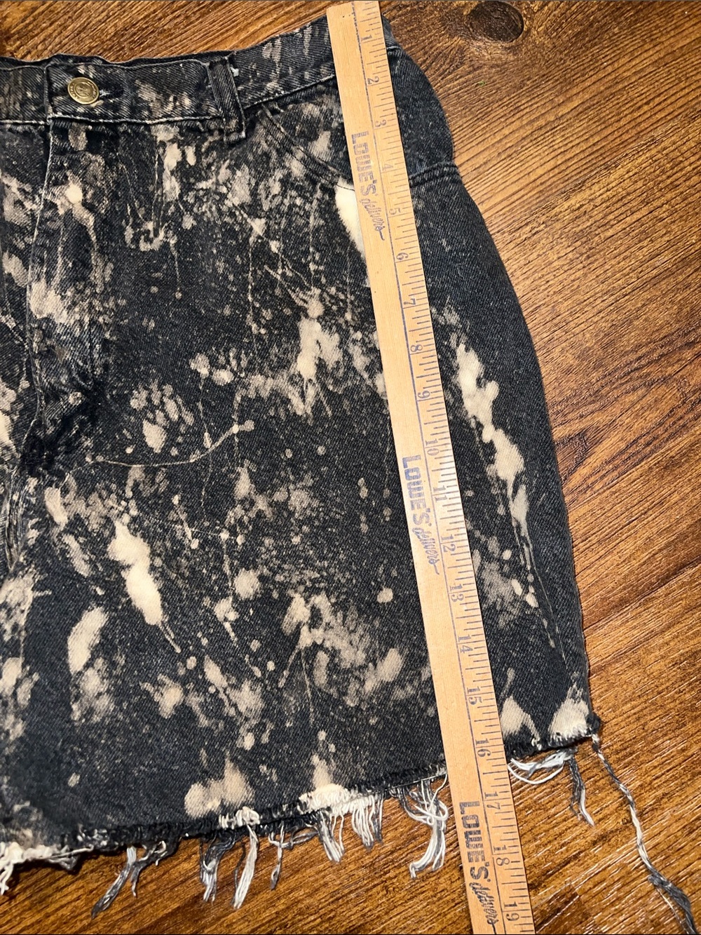 Wrangler Black Acid Wash Cream Splatter Denim Distressed Jean Shorts Size 14 - Picture 7 of 7